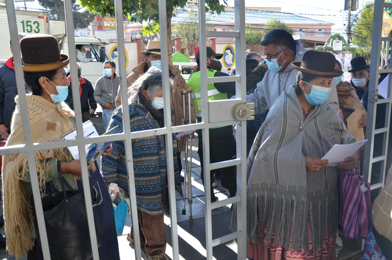 Justicia gestiona atención preferente para personas adultas mayores en puntos de vacunación