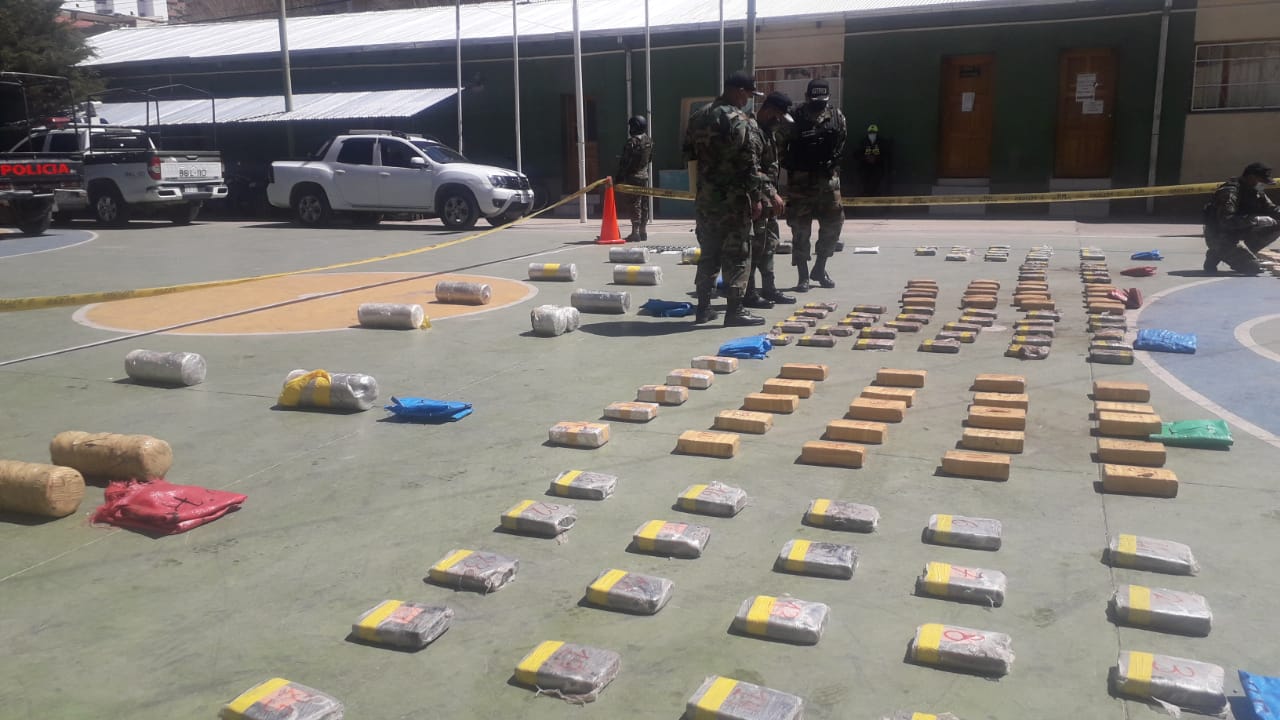 FELCN decomisa casi media tonelada de cocaína y marihuana en Oruro