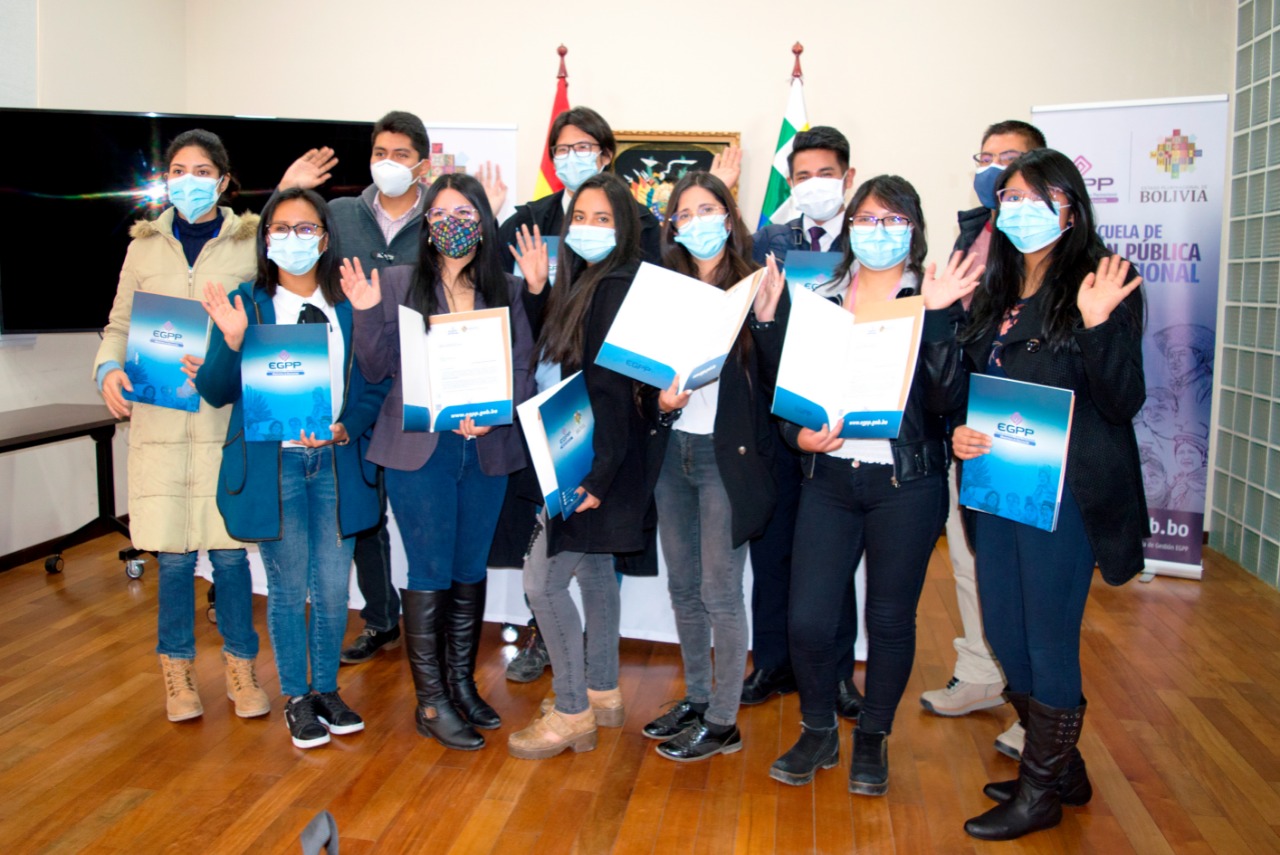 Educación: 162 estudiantes bolivianos fueron becados para estudiar en China