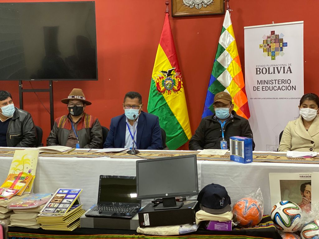 Ministerio de Educación entrega material a las unidades educativas Puerto Araona y Mataqui de Ixiamas en La Paz