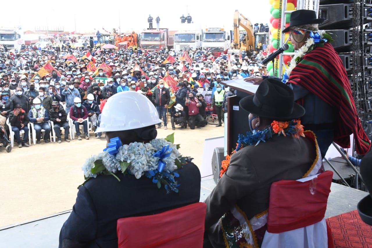 Presidente Luis Arce insta a vacunarse ante una eventual cuarta ola del COVID-19