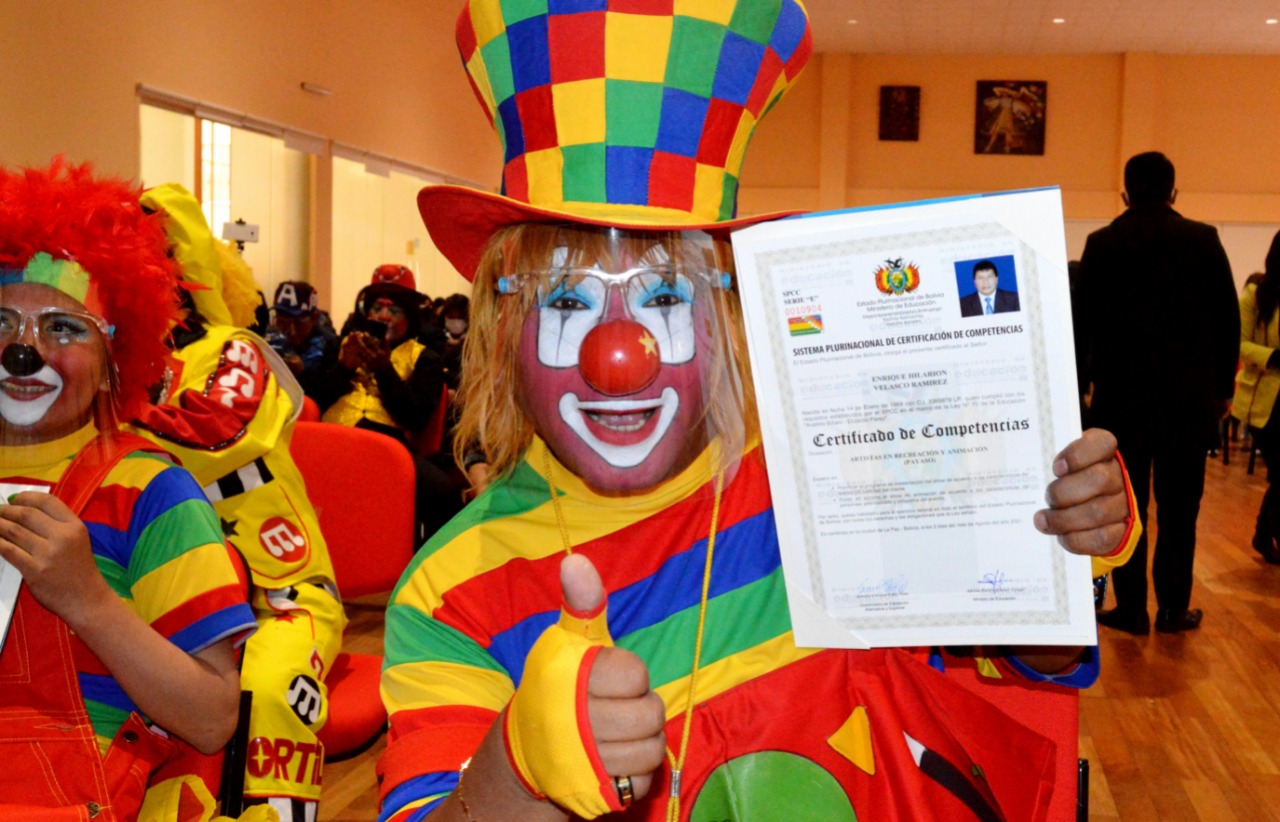 Educación certifica a 276 personas de La Paz y El Alto en 12 rubros