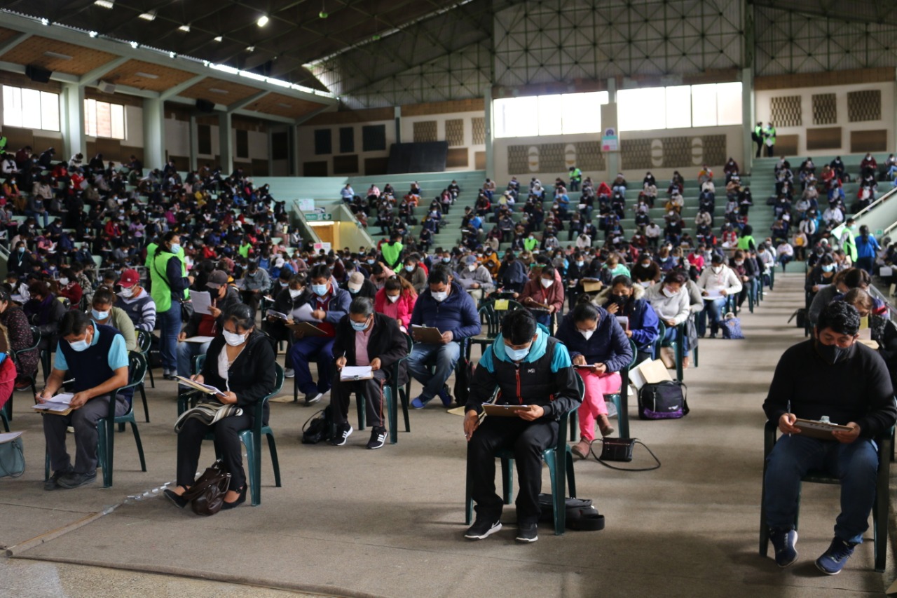 Al menos 43.471 maestros rinden examen de ascenso de categoría en todo el país
