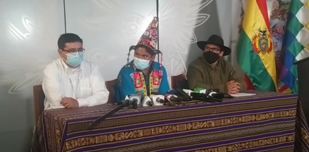 Dan de baja definitiva a dos efectivos policiales por quemar la wiphala e impulsar el golpe de Estado de 2019