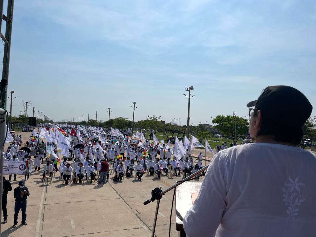 Ministra de Trabajo destaca el compromiso social de las brigadas médicas que salieron a vacunar en Santa Cruz