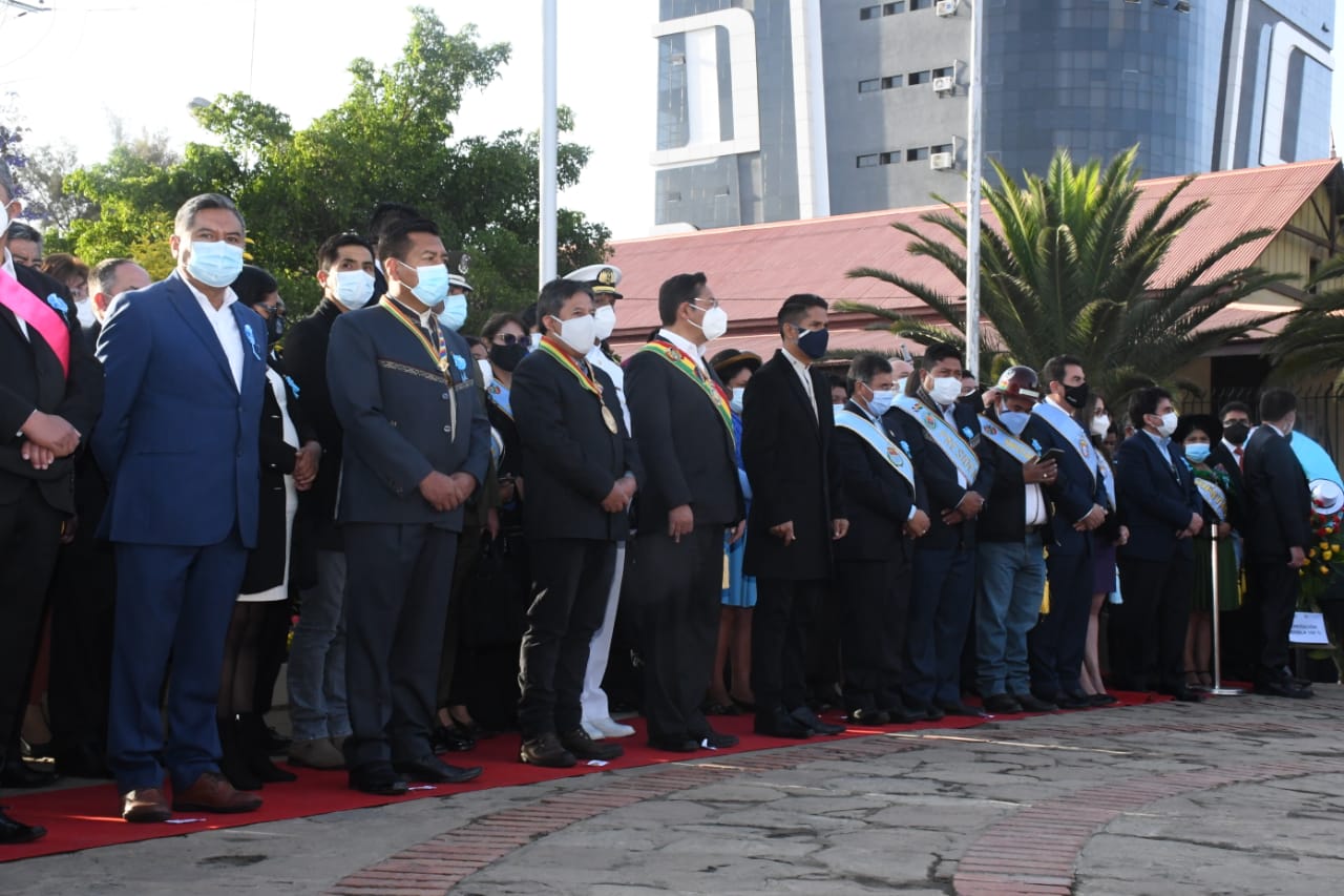 Presidente participa en actos protocolares en homenaje al 211 aniversario de Cochabamba