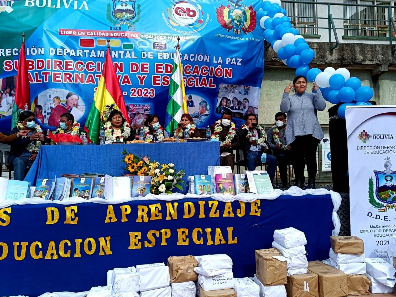 Estudiantes de Educación Especial de La Paz reciben textos de aprendizaje