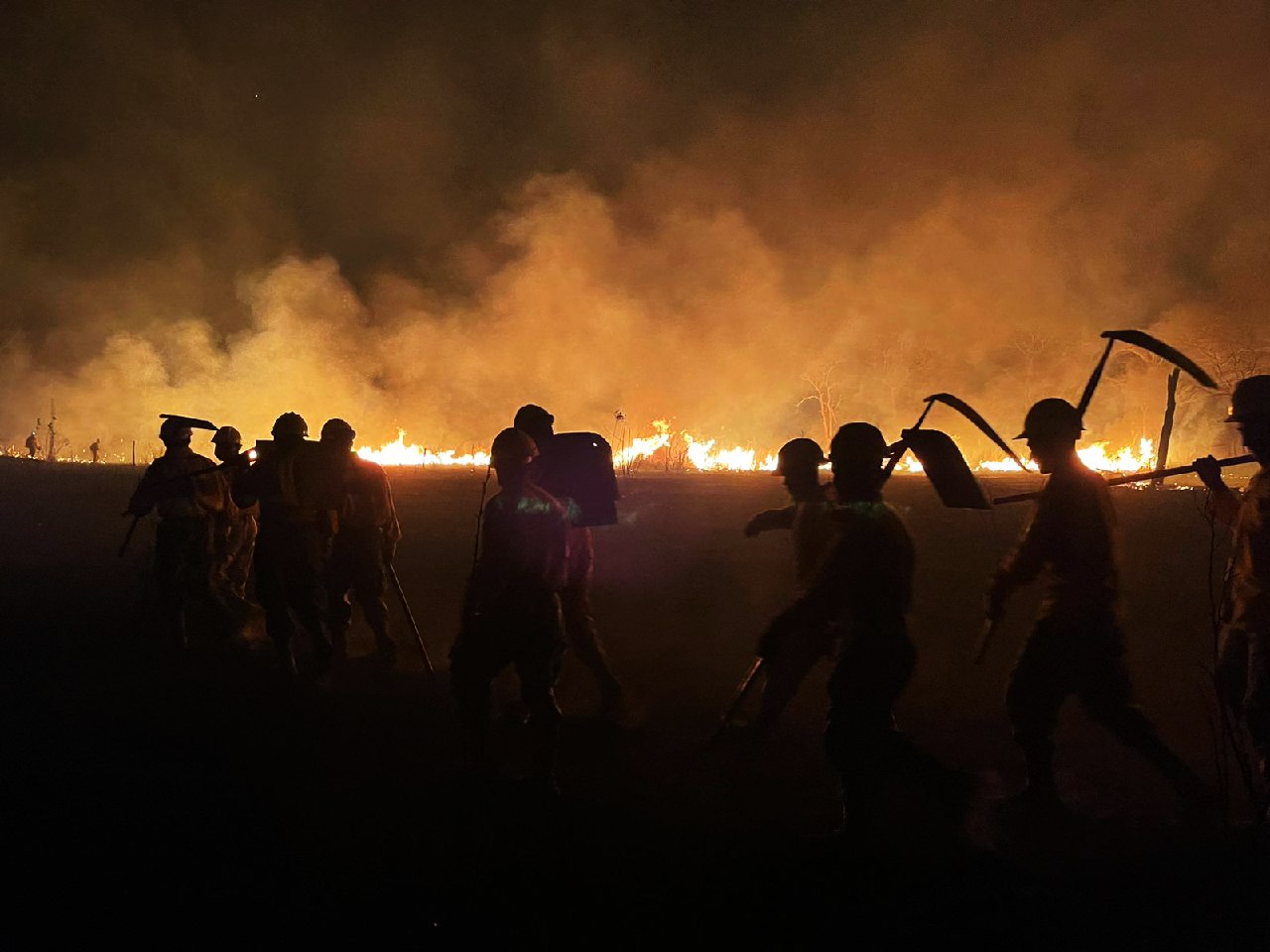Sofocan dos incendios forestales en Puerto Quijarro