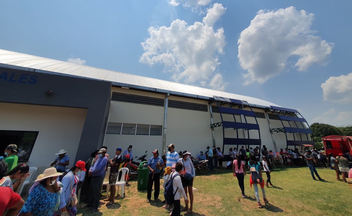 Presidente entrega coliseo Máximo Mamani Morales en el municipio Fernández Alonso