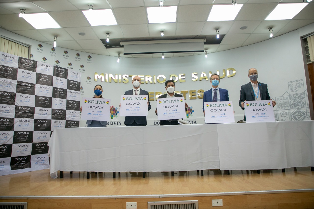 Bolivia recibe de España y Francia donación de 680.900 dosis de vacunas AstraZeneca del mecanismo Covax