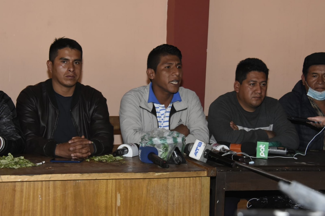 Dirigente Alanes confirma acuerdo entre productores de coca y entrega de galpones en La Paz