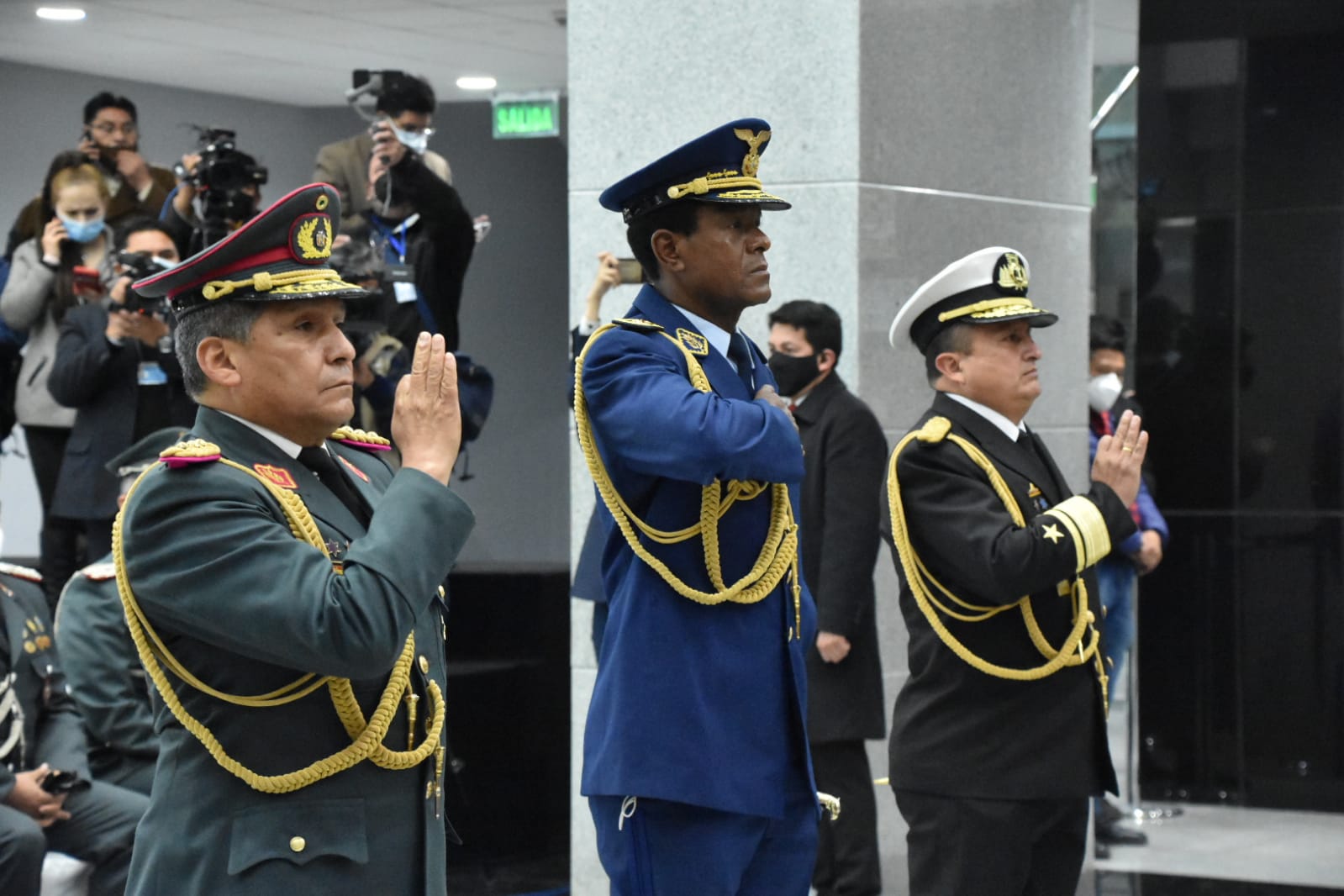 Presidente pide que las FFAA colaboren con la justicia por hechos de 2019 y nuevo comandante se compromete a identificar militares