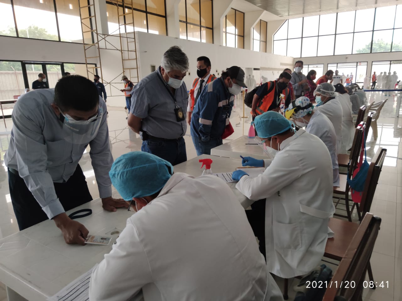 Habilitarán puntos de vacunación contra el COVID-19 para menores de 16 y 17 años en aeropuertos de El Alto, Cochabamba y Santa Cruz