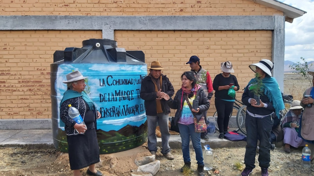 Mujeres defensoras de la Madre Tierra inician campaña “promoviendo justicia climática” en comunidades rurales de Oruro