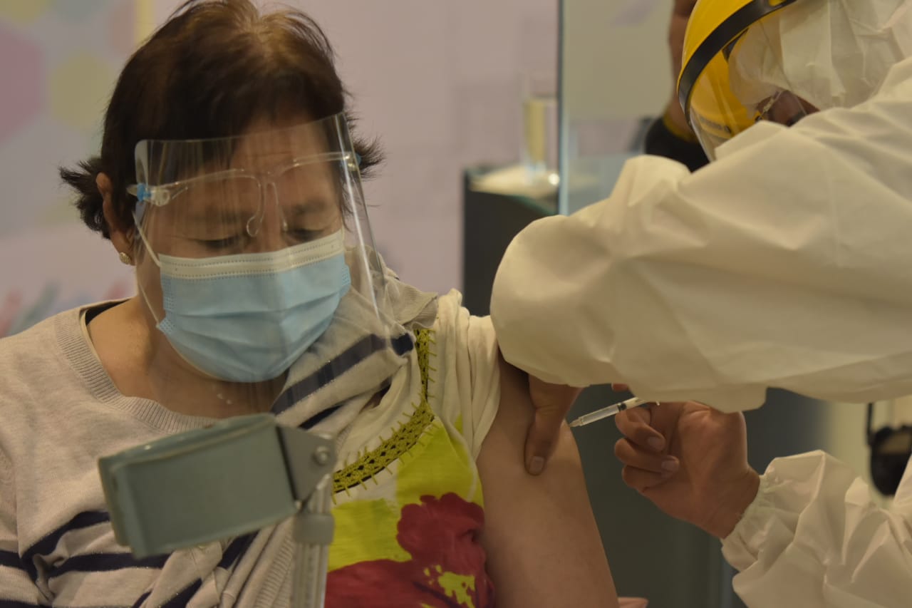 ¿Por qué la OMS recomienda la dosis de refuerzo contra el COVID-19?