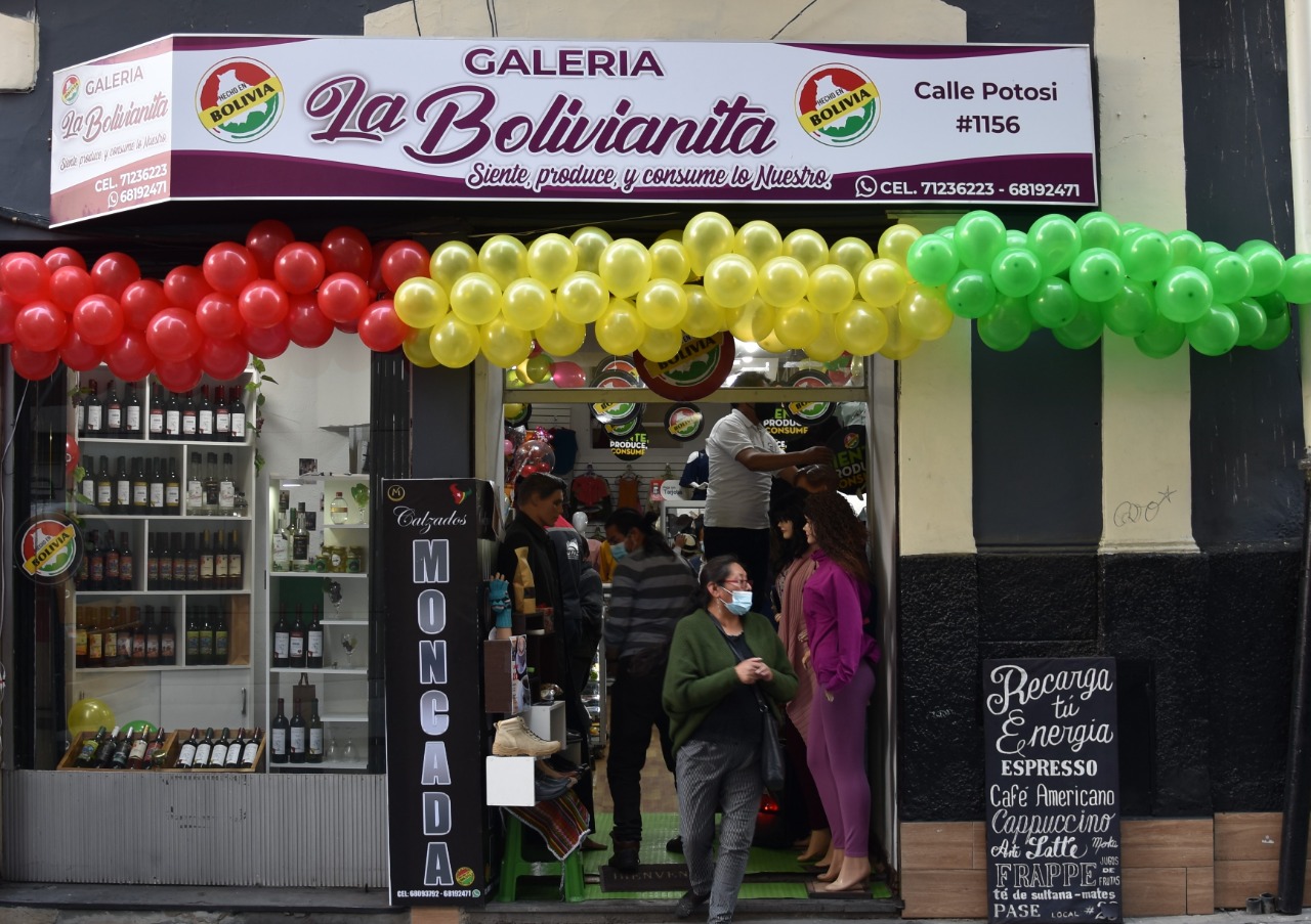 Artesanos inauguran galería “La Bolivianita” con productos nacionales