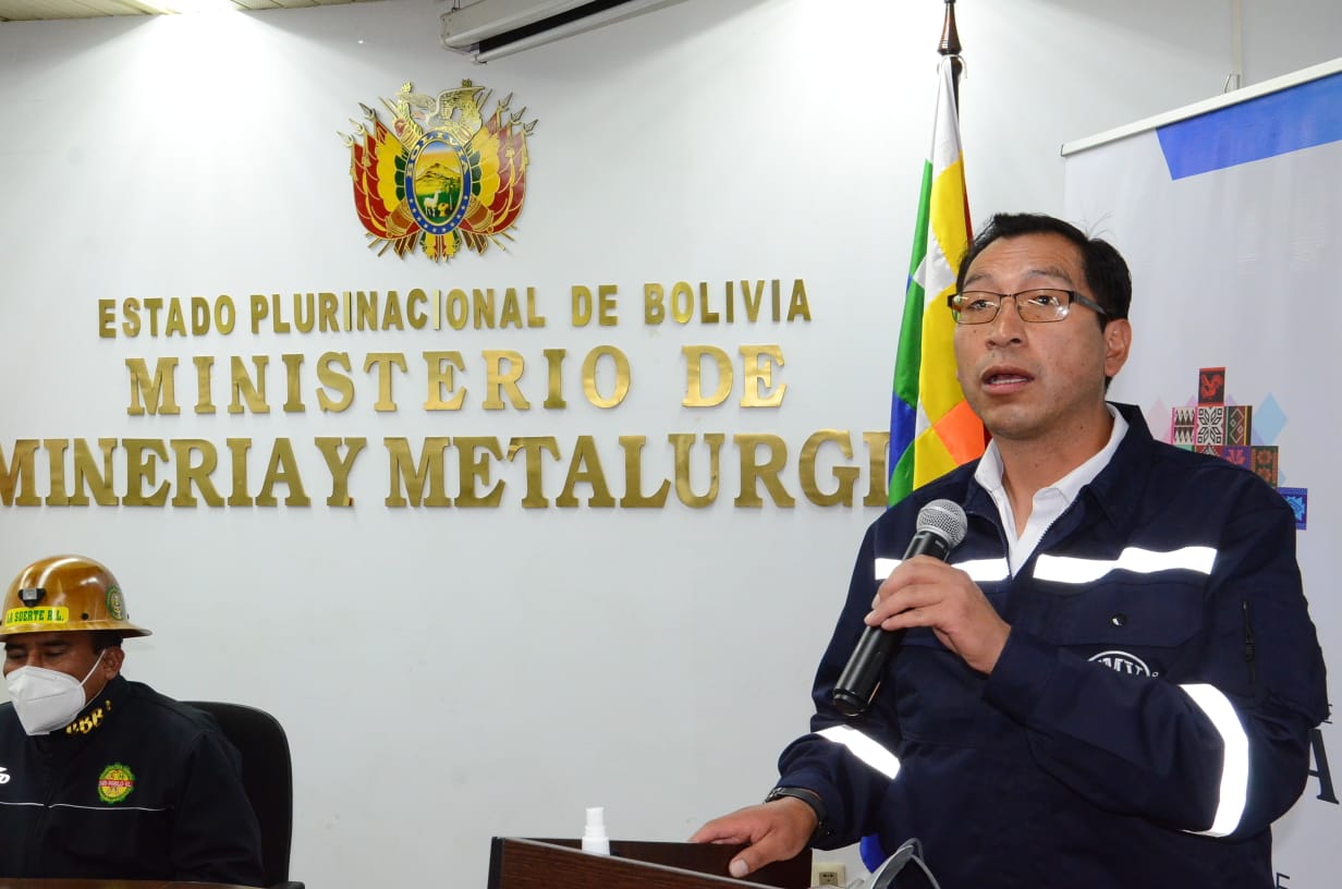 Edwin Condori asume como nuevo gerente de la Empresa Metalúrgica Vinto