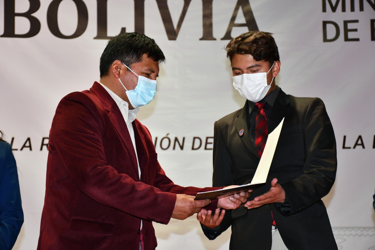 Ministro de Educación destaca espíritu revolucionario de la Federación de Estudiantes de Secundaria de La Paz