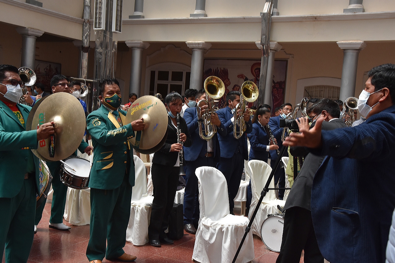 Bandas folklóricas de Oruro reciben certificación de competencias
