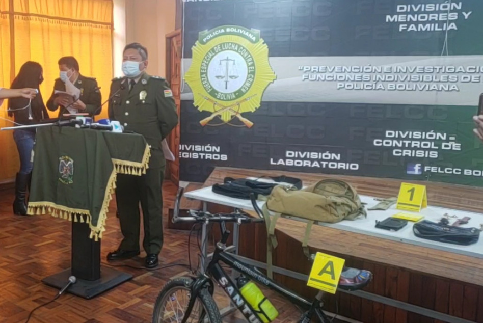 FELCC desarticula el “Clan Flores” que operaba al interior de un minibús en la ciudad de El Alto