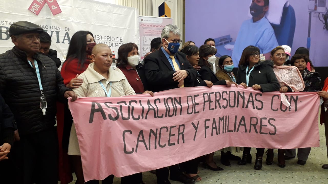 Más de 15.800 personas se beneficiarán con tratamiento gratuito contra el cáncer en Bolivia