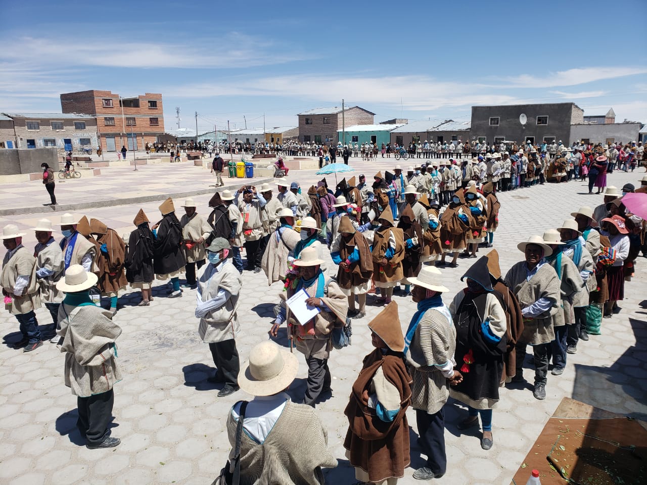 Habitantes Uru Chipaya eligen a nueva autoridad ejecutiva “Lanqsni Paqh Eph” mediante filas, un procedimiento propio