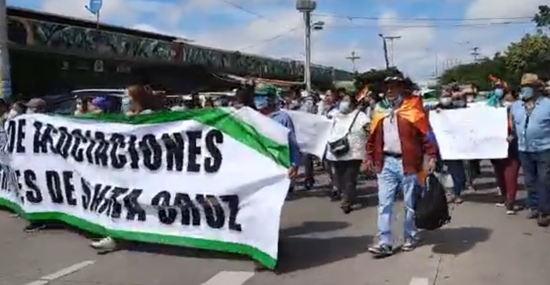 Santa Cruz: Gremiales salen en protesta contra cívicos y exigen que se respete su derecho al trabajo