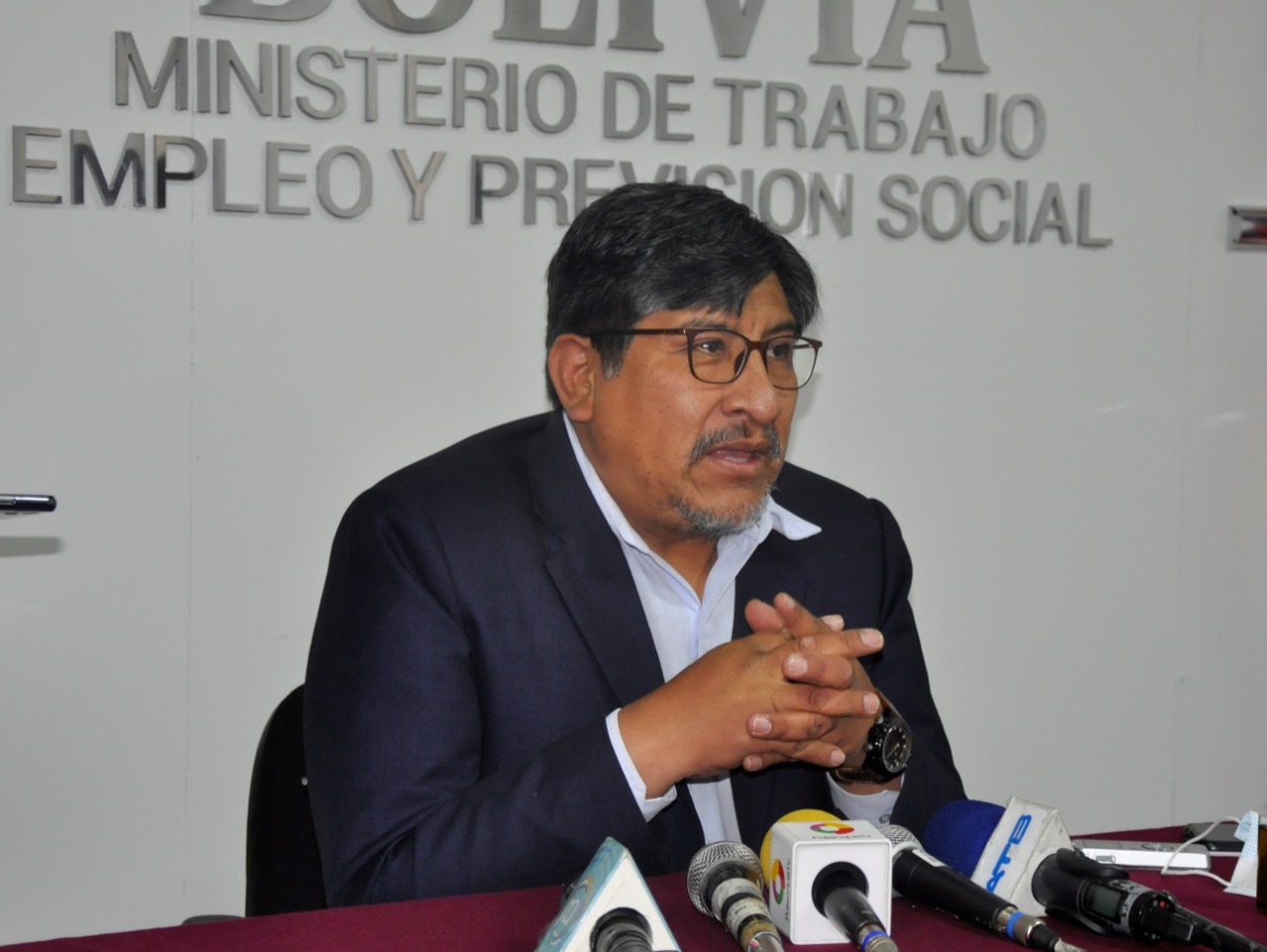 Ministerio de Trabajo convoca a servidores públicos a evaluar los seguros de salud a través de un formulario