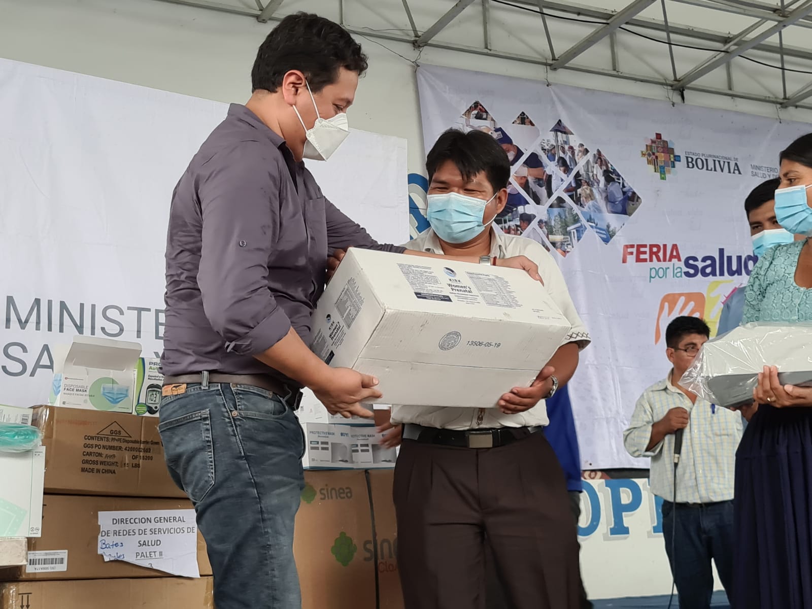 Feria por la Salud y la Vida logra más de 10.000 atenciones gratuitas y entrega equipamiento al trópico de Cochabamba