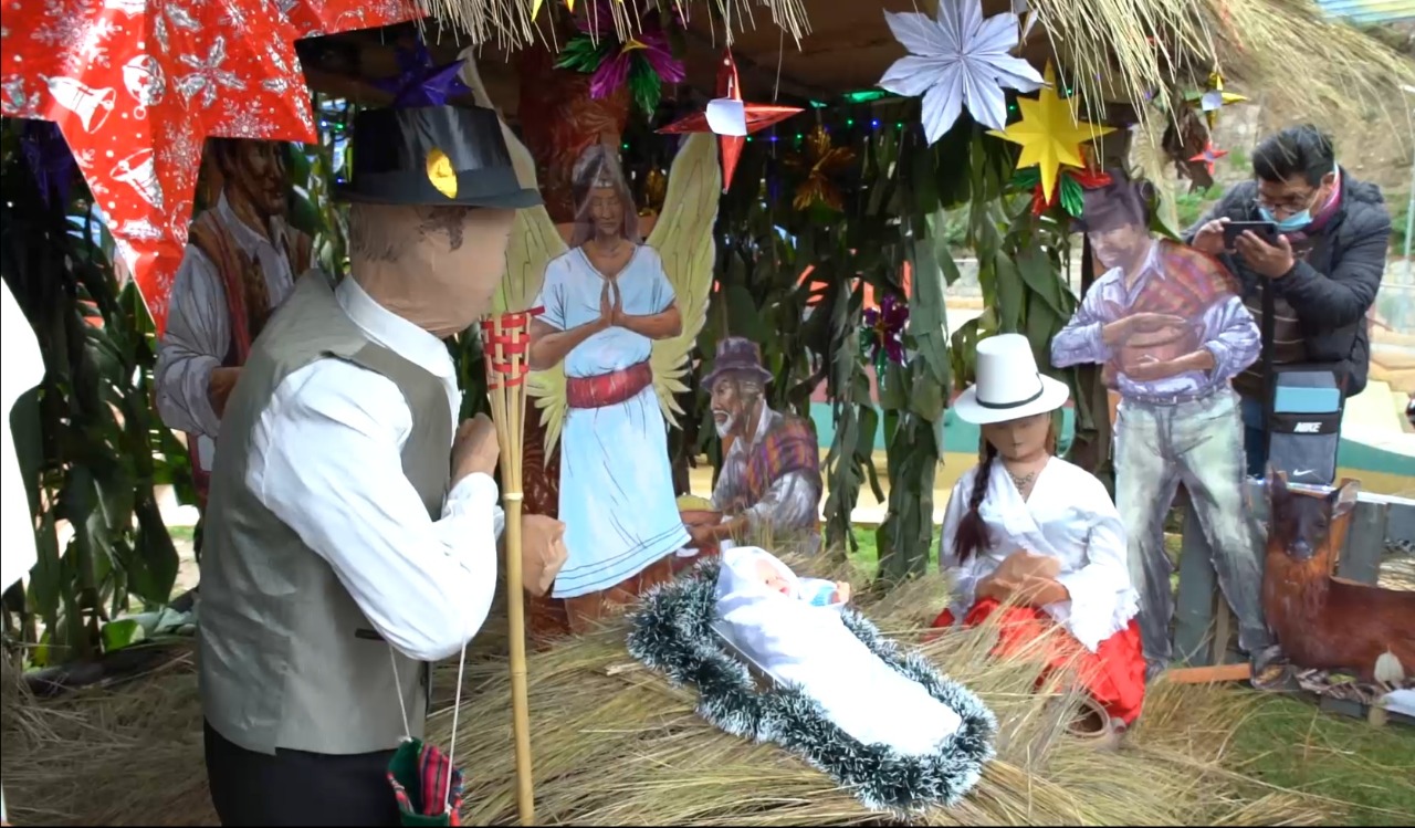 Decorados navideños con características bolivianas esperan la visita de los paceños en el parque de las Culturas y de la Madre Tierra