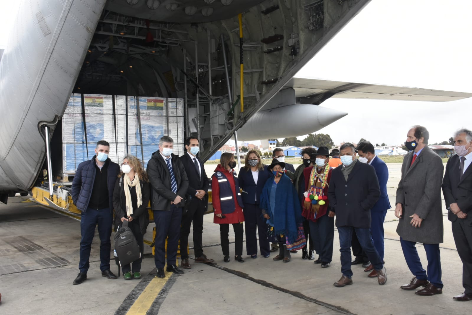 Llega lote de 1 millón de vacunas argentinas contra el COVID-19 para reforzar la inmunización en Bolivia