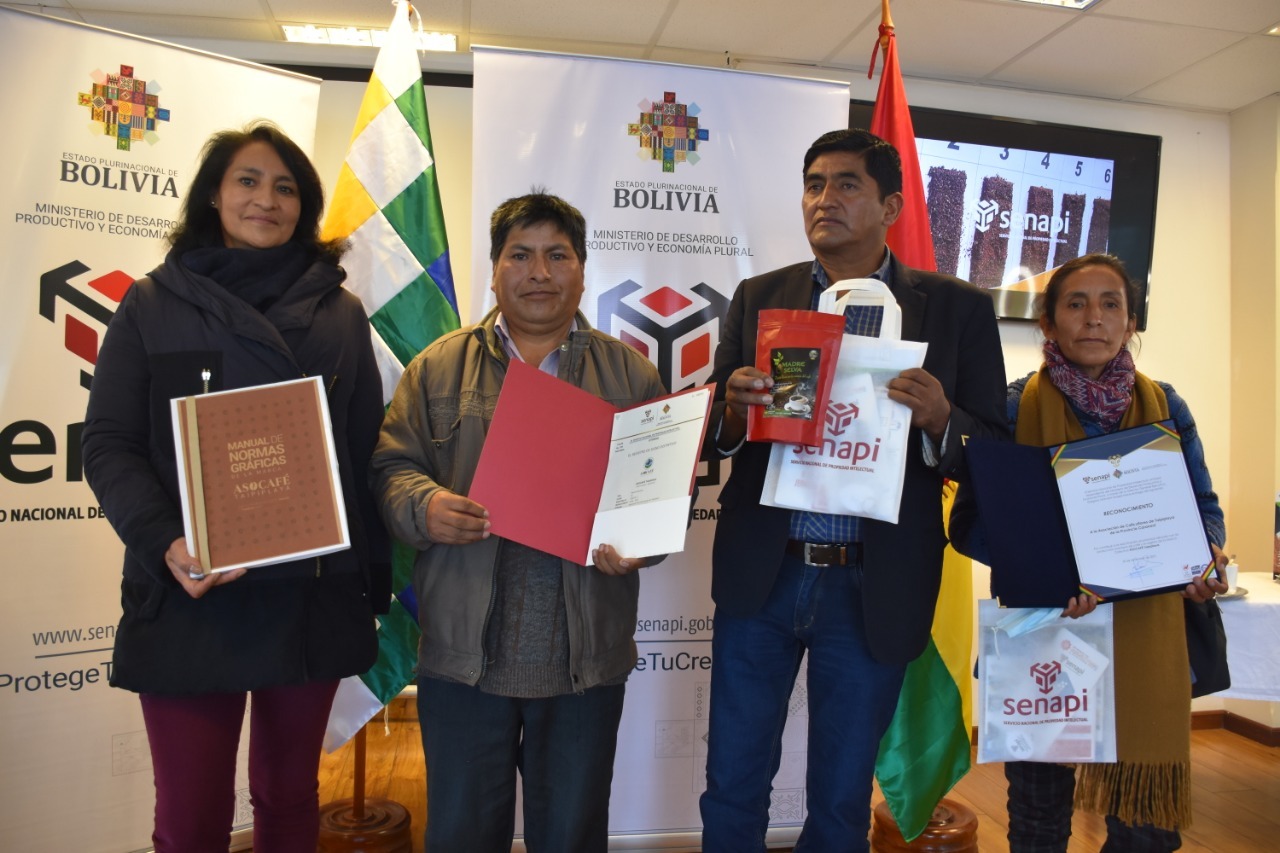 Senapi entrega “Marca Colectiva” a más de 150 caficultores de la provincia Caranavi