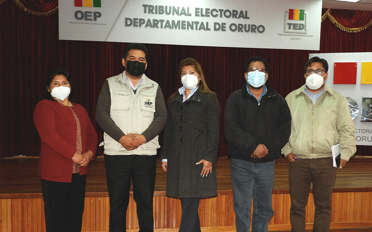 Mujeres dirigen siete de los nueve tribunales electorales departamentales de Bolivia