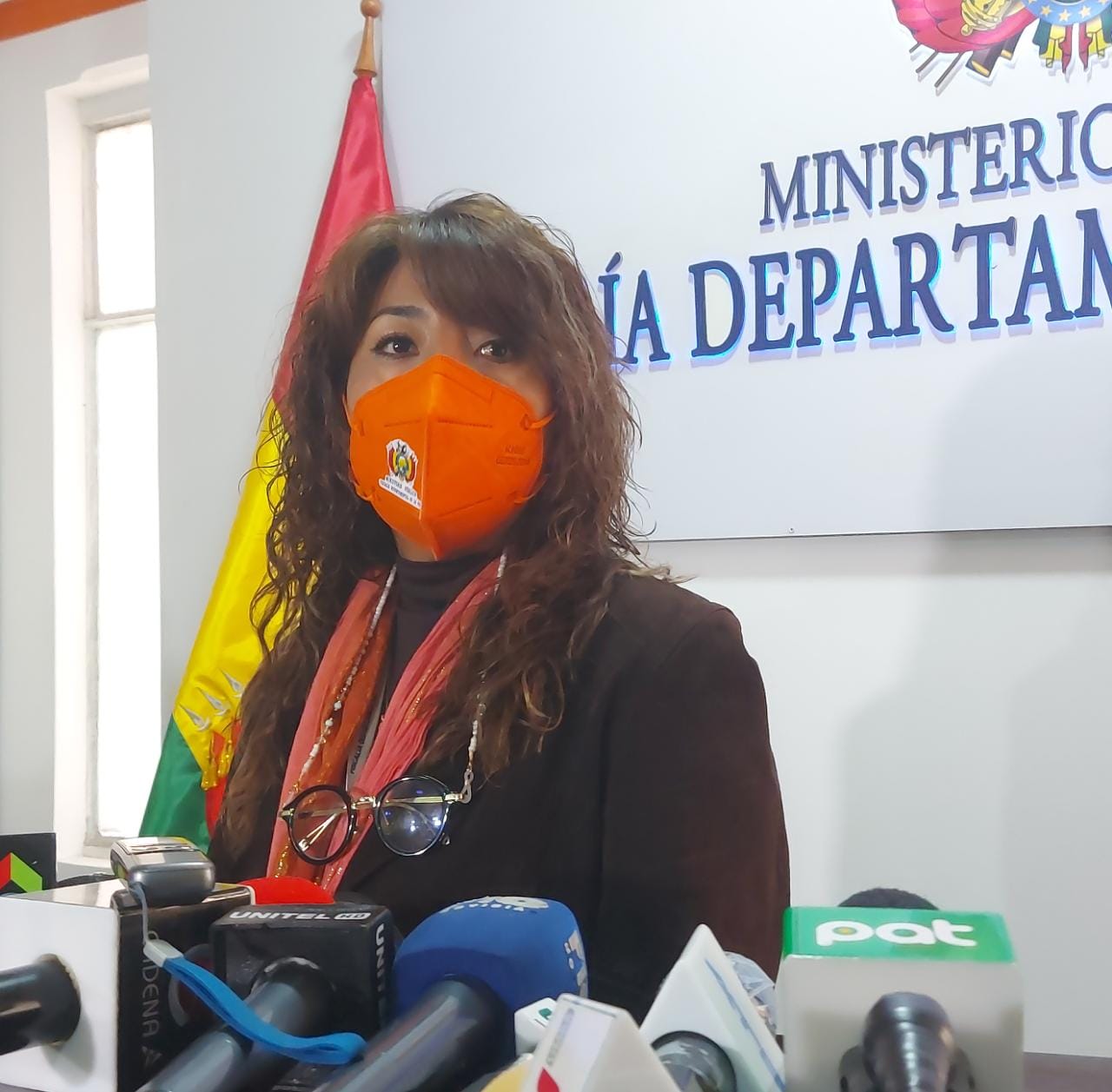 Imputan a persona que usó un carnet de vacunación contra el COVID-19 falsificado en Migración