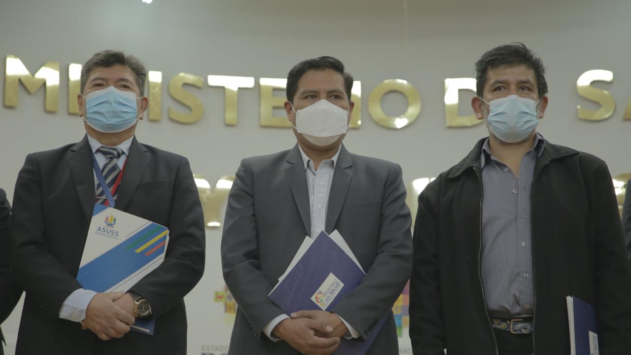 Cajas de salud se suman a la lucha contra el COVID-19 con puntos de vacunación para toda la población