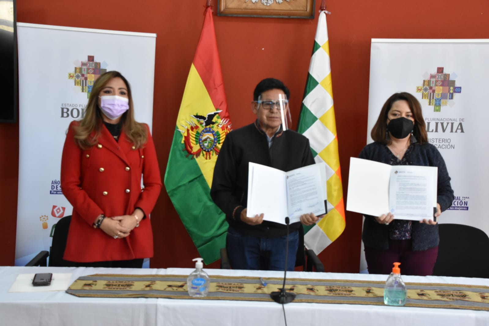 Educación y Viceministerio de Comunicación firman convenio para relanzar Educa Bolivia, el programa de teleducación (adelanto)