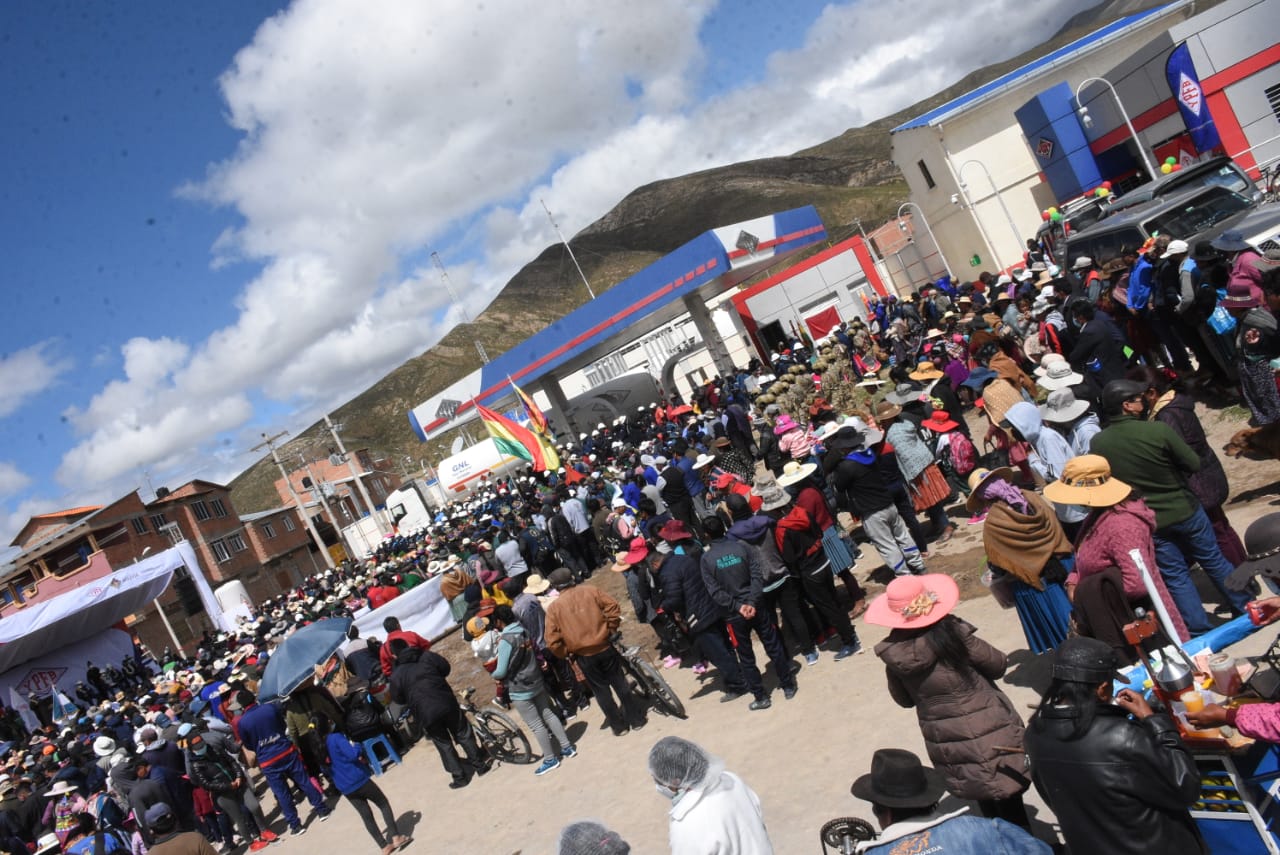 Presidente inaugura Estación de Servicio de GNV en Challapata