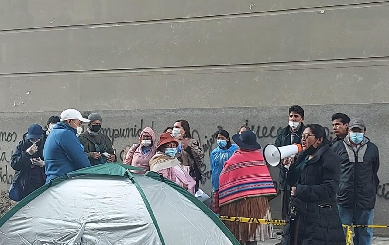 Víctimas de tortura y perseguidos por Áñez instalan vigilia en busca de justicia