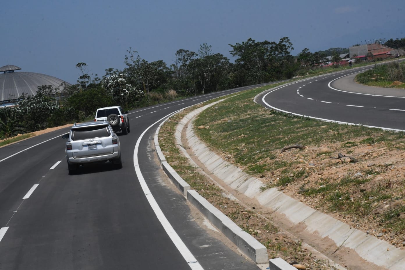 Santa Cruz recibe doble vía construida con Bs 605 millones y 58,82 Km para beneficiar a localidades de Ichilo y Yapacaní