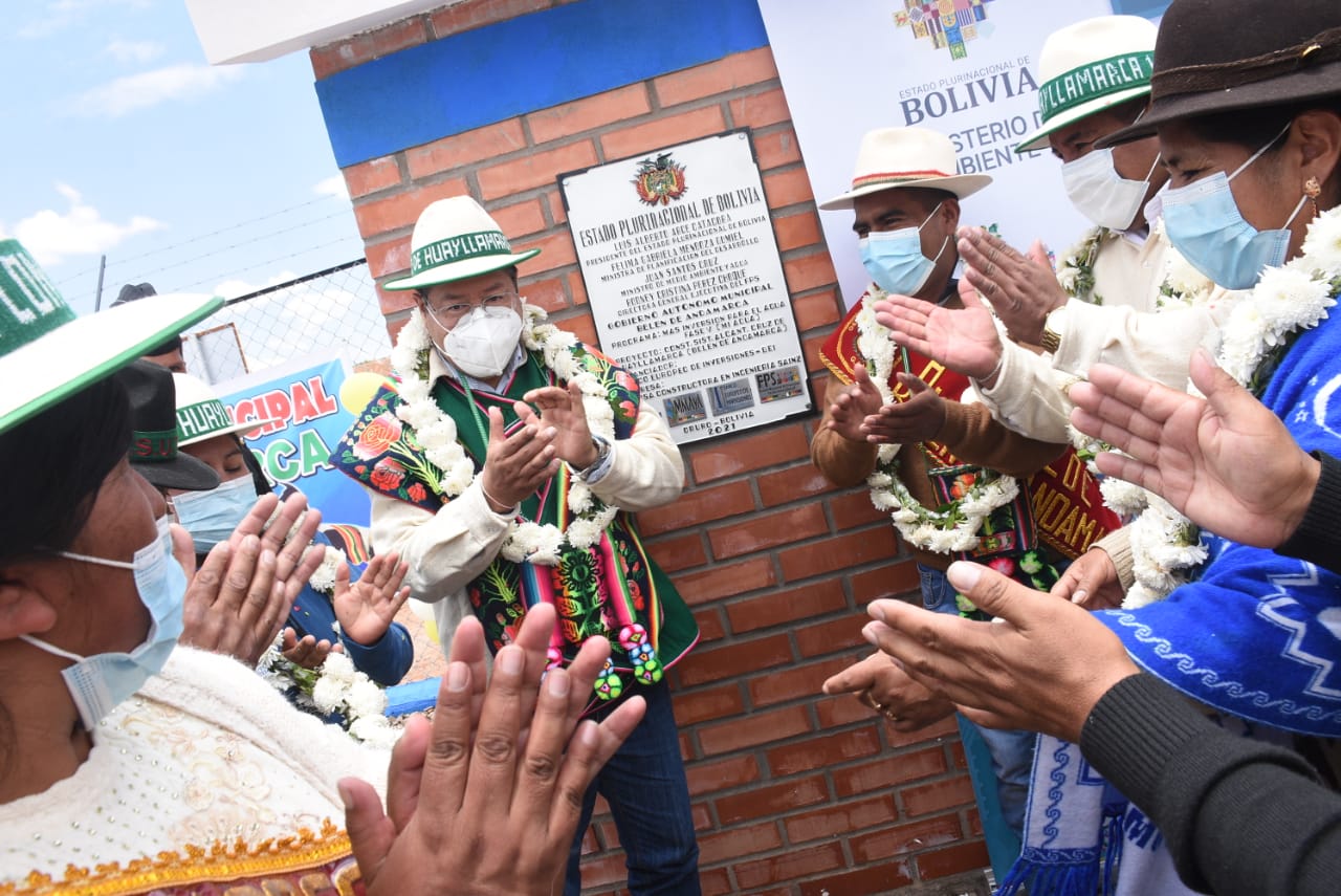 Oruro: Pobladores de Cruz de Huayllamarca se benefician con un sistema de alcantarillado sanitario (adelanto)