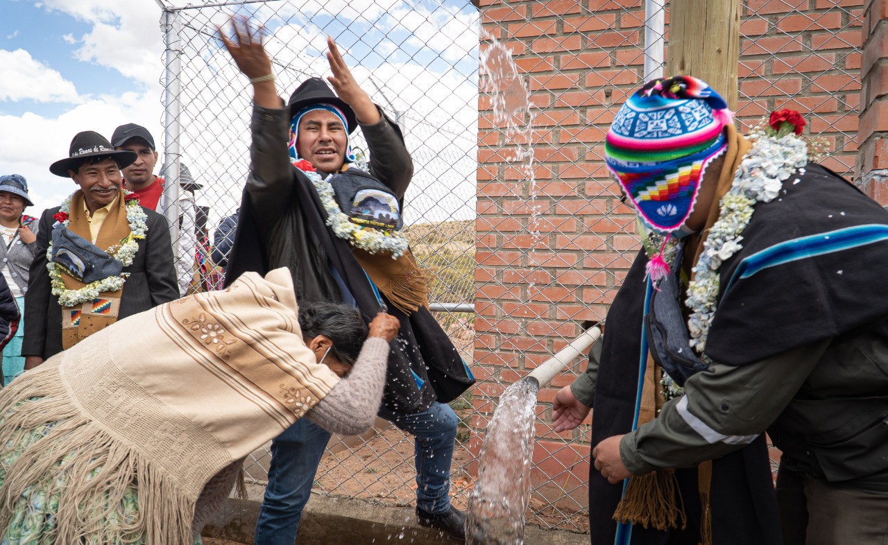 La Paz: Gobierno entrega sistema de agua en el municipio de Coro Coro con inversión de Bs 311.758