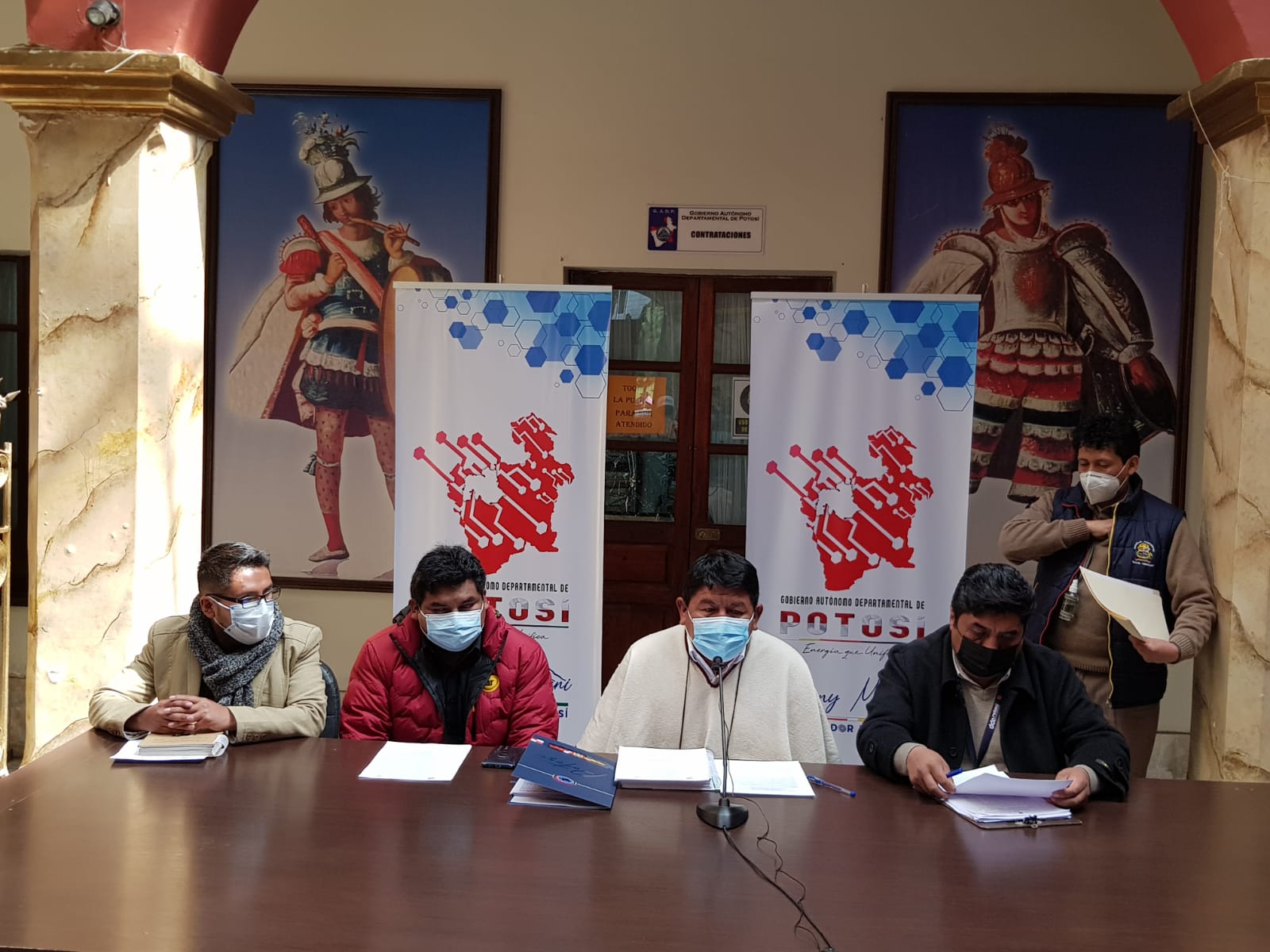 Gobernador de Potosí anuncia bono para todos los estudiantes del departamento con miras a la reactivación económica