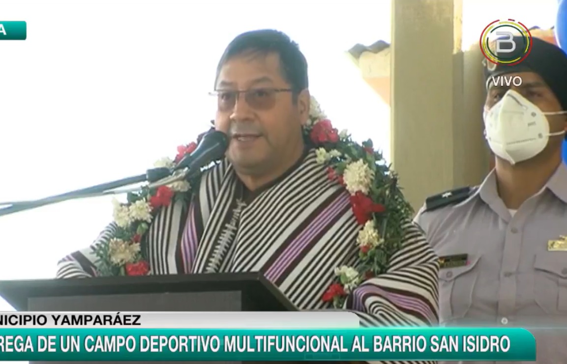 Habitantes de Yamparáez se benefician con la entrega de un campo deportivo multifuncional (adelanto)