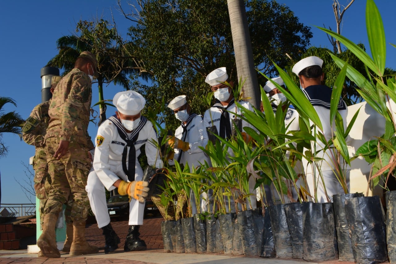 Armada Boliviana impulsa campaña de arborización en Pando