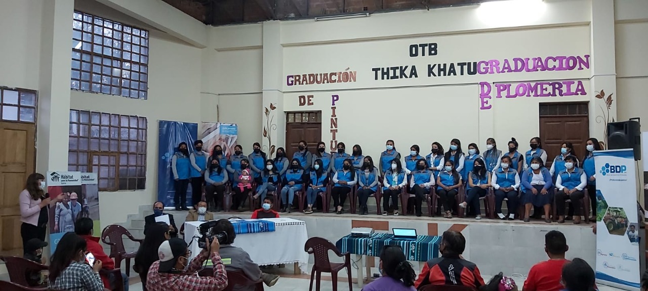 BDP: 38 mujeres se gradúan en plomería y pintura para mejorar sus oportunidades de empleo