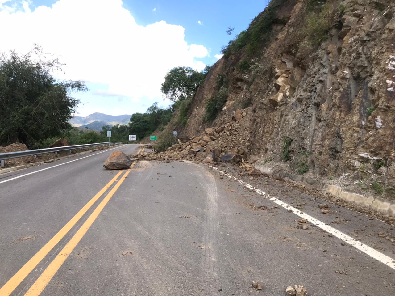 Ministro Montaño inspecciona el estado de las carreteras y exhorta a conducir con precaución