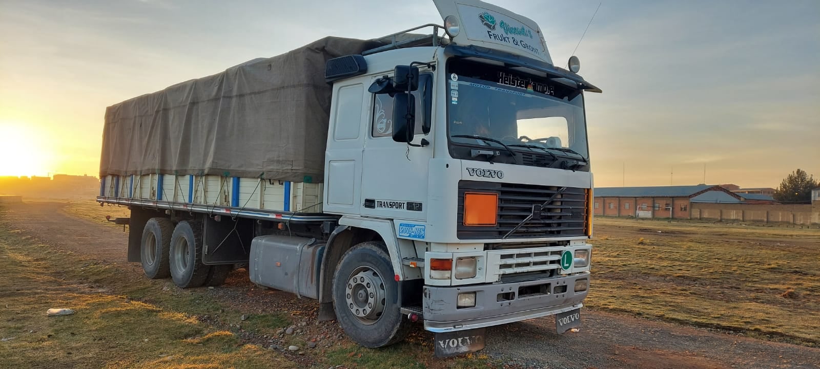 Comando Estratégico de Lucha Contra el Contrabando comisa camión con productos agrícolas de contrabando