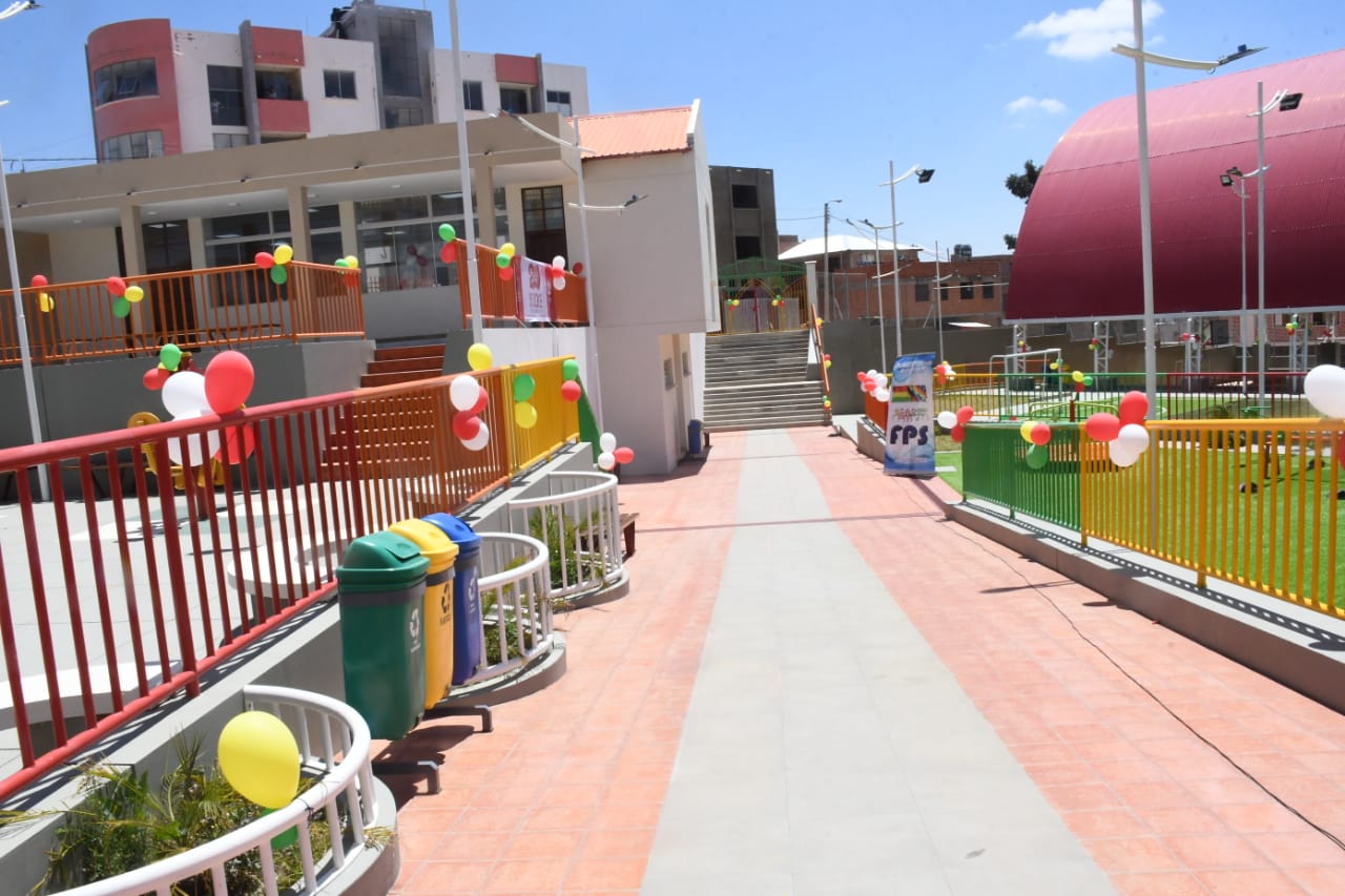 Presidente entrega moderno complejo deportivo y recreacional en Sucre