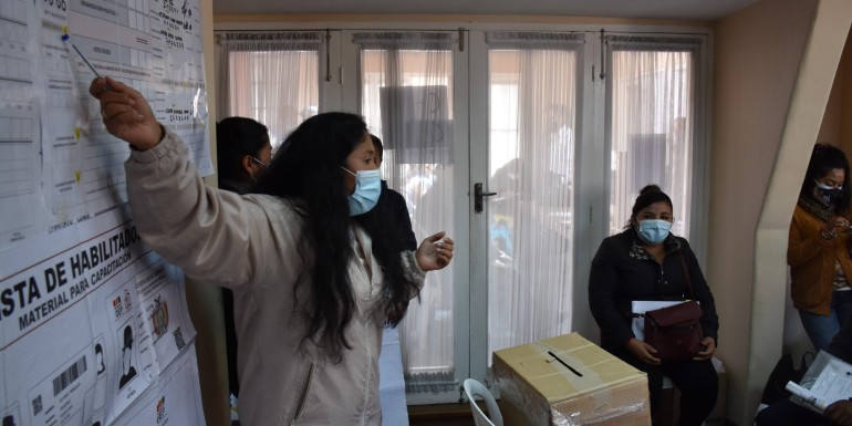 Notarios electorales son capacitados en La Paz rumbo a la segunda vuelta