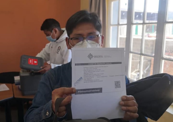 Carnet de vacunación contra el COVID-19 falsificado es comercializado hasta en Bs 200 mediante RRSS